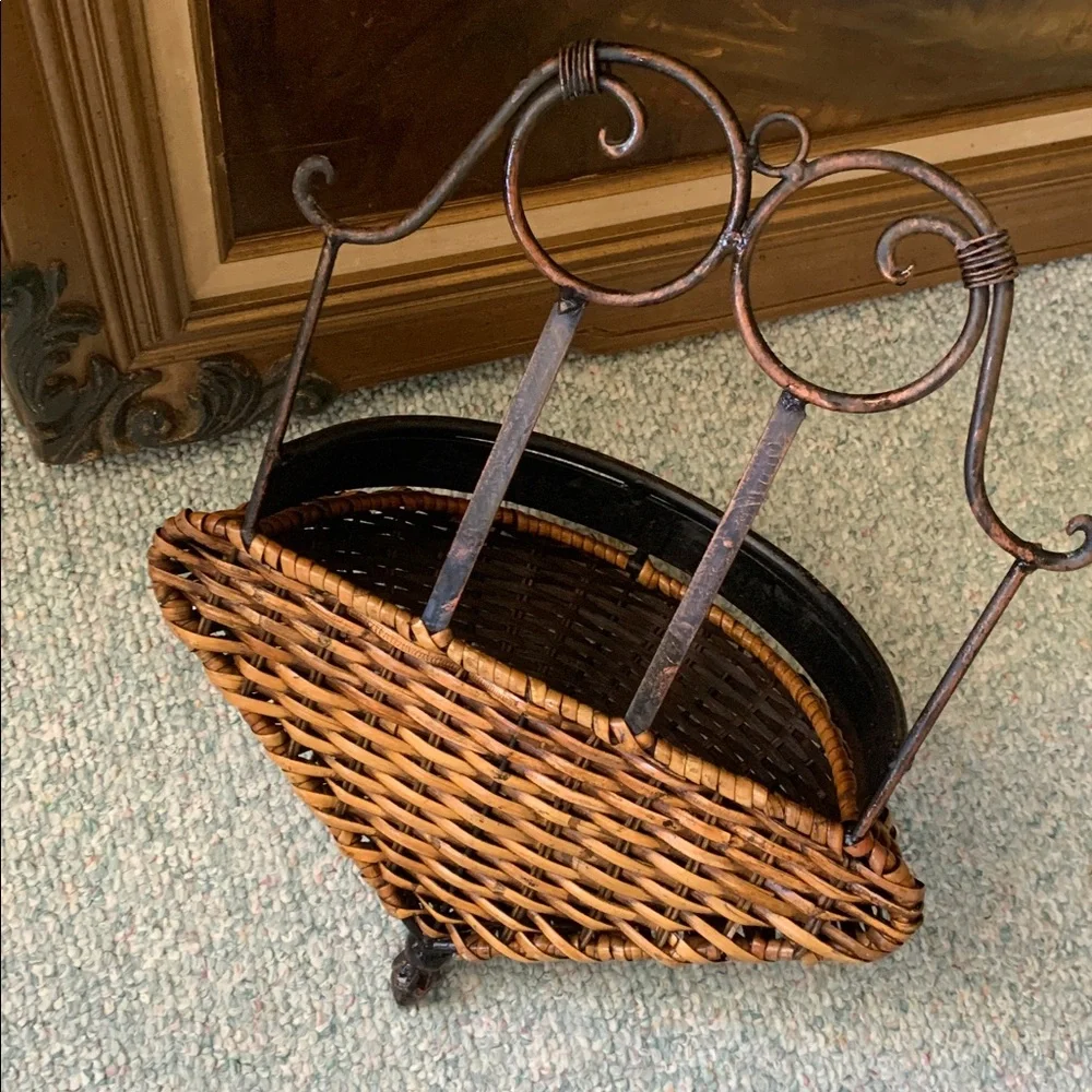 Wicker & Wrought Iron Decorative Wall Pocket. Tuscan Cottagecor Planter Patio